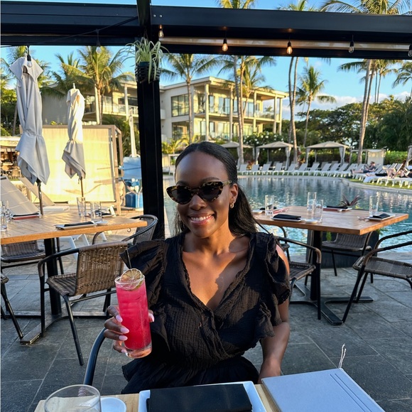 Meet your Posh Ambassador, Courtney✨ - Picture 4 of 6